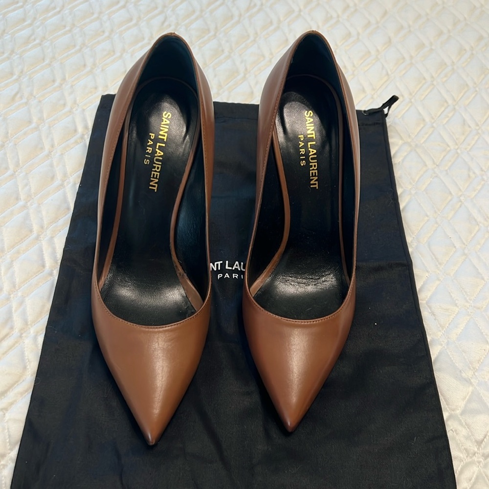 Saint Laurent Pointed Toe Leather Pumps